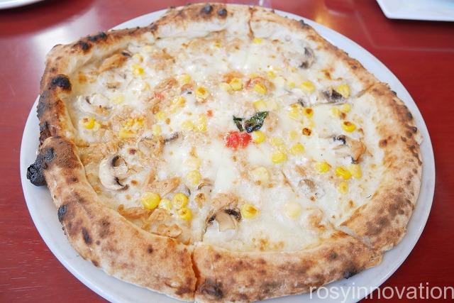 ピッツェリアチッチョ (6)ツナとコーンのピザ